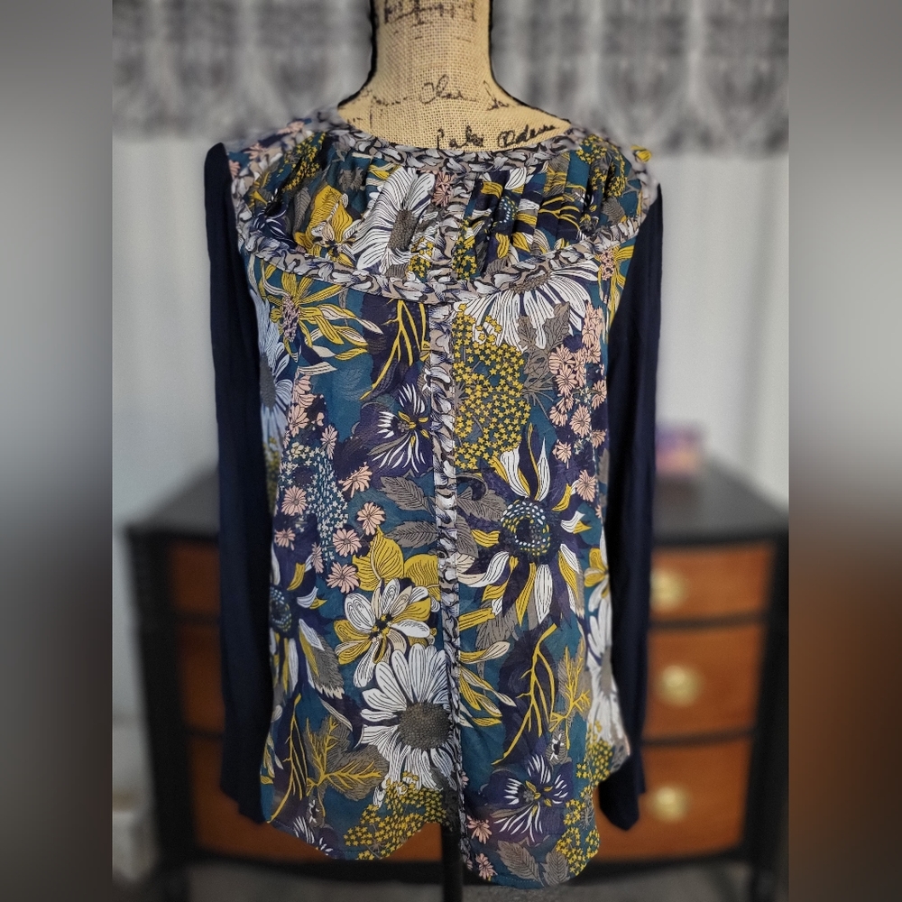 TINY floral Blouse Anthropologie. Size Medium.